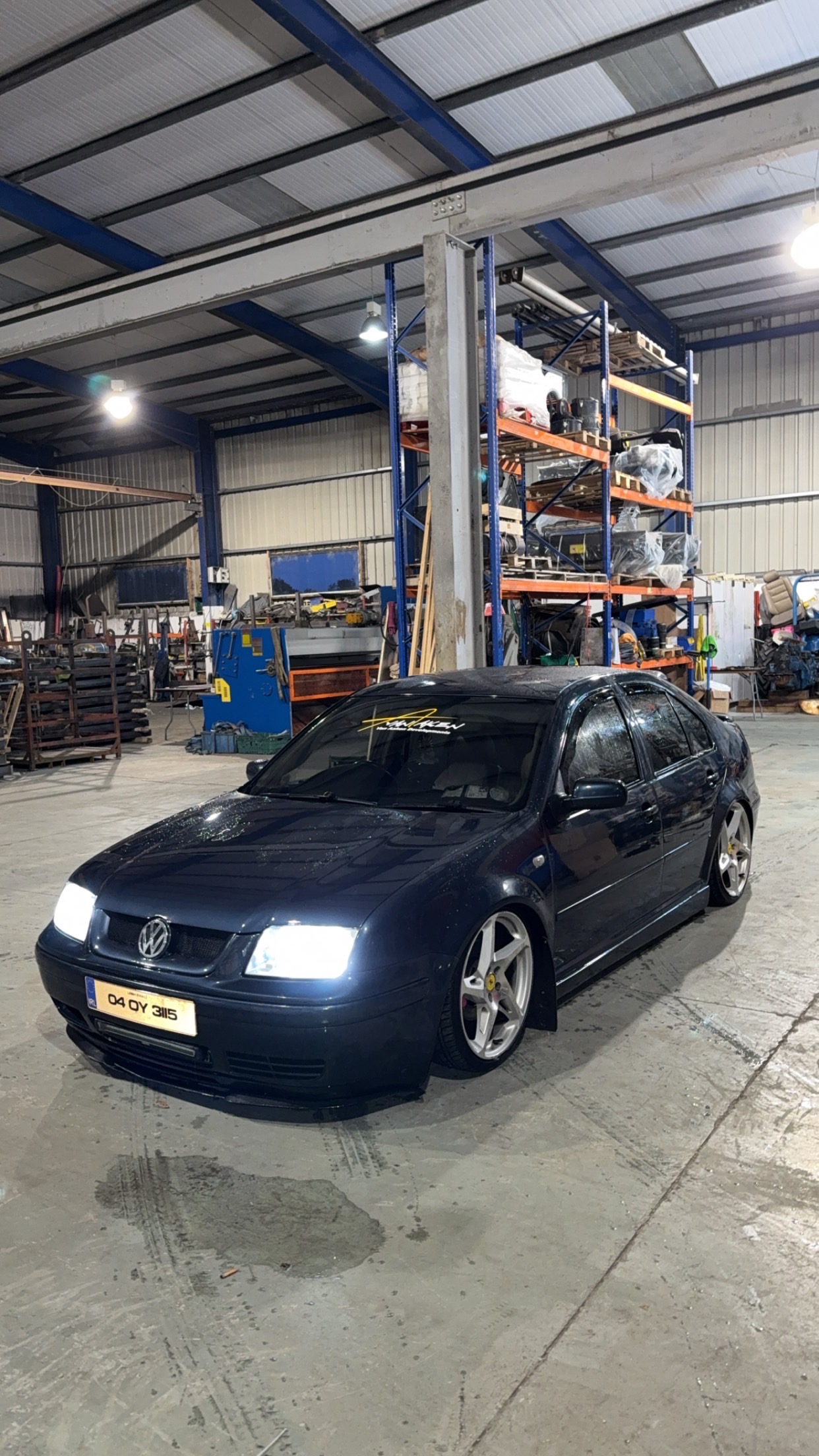 VOLKSWAGEN BORA