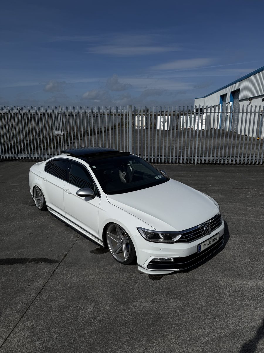 VOLKSWAGEN PASSAT B8 R-LINE