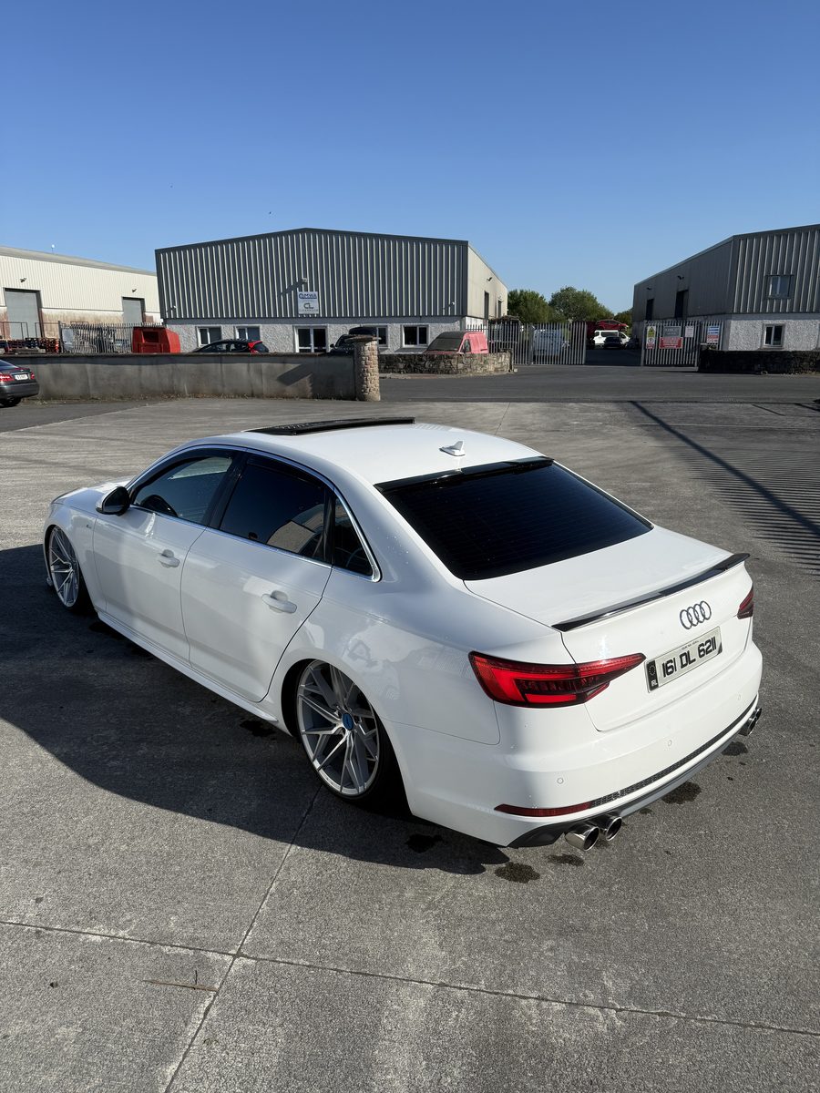 AUDI A4 B9 S-LINE